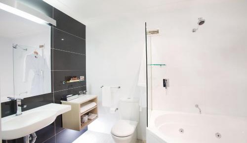 King Room with Spa Bath