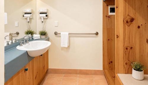 Queen Room with Spa Bath