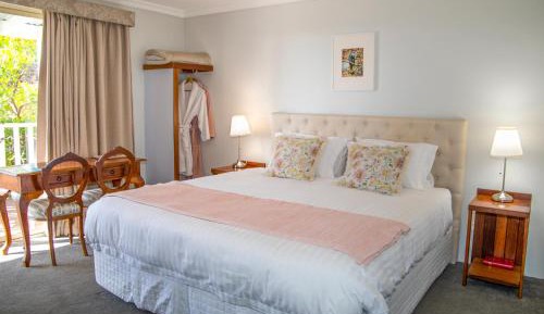 King Room with Balcony and En Suite Bathroom