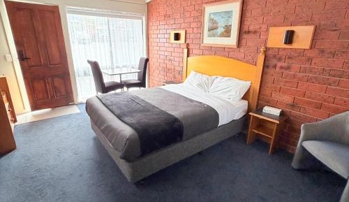 Queen Room with Spa Bath