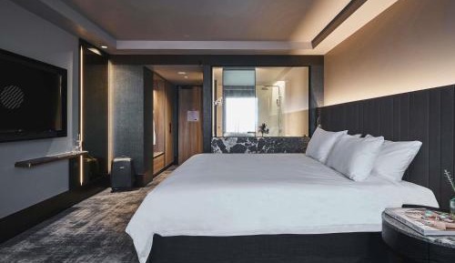 Deluxe Executive King Room with Lounge Access - High Floor
