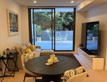 Superior One-Bedroom Apartment