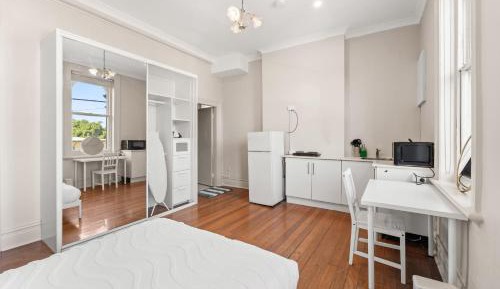Budget Large Double Room (Ensuite)
