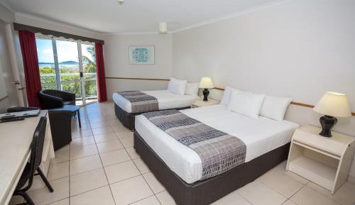 Standard Twin Room with Garden View