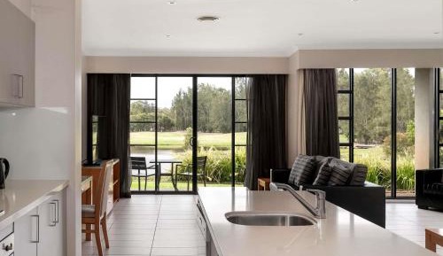 Three-Bedroom Apartment with Three Queen Beds 