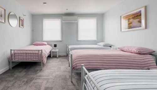 Single Bed - Female Only - Shared Bathroom