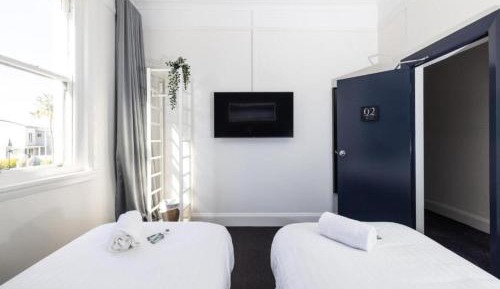 Standard Twin Room with Shared Bathroom