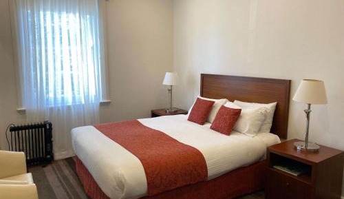 Standard Queen Room with Single Bed