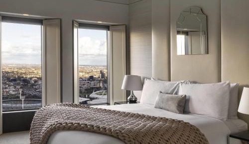 Deluxe King Suite - City Side