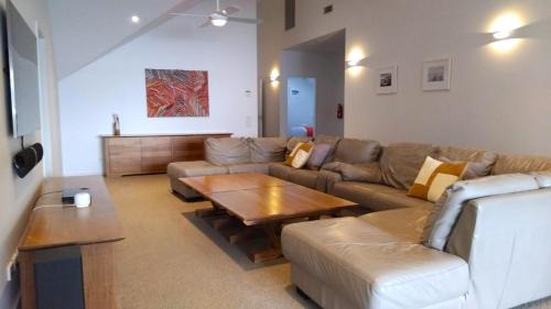 Three-Bedroom Cottage - Great 8
