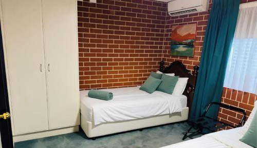 King + Twin Bed Apartment