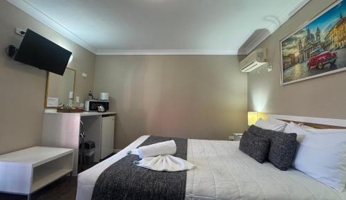 Deluxe Queen Room