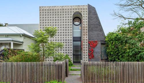 5 bedroom 3 bathroom 2 powder room Inner City House with Parking