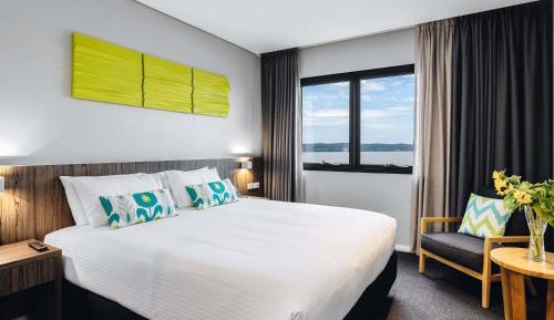 Superior King Room with Lake View