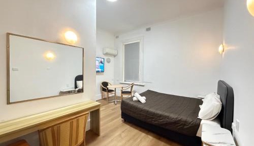 Deluxe Queen Room with Private Bathroom