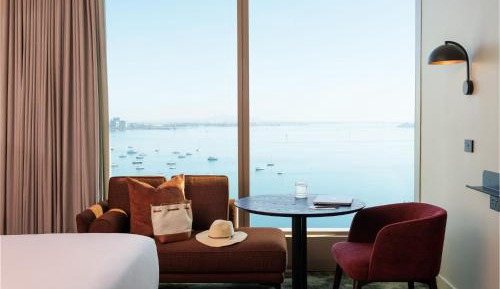 Standard King Room with Bay View - High Floor