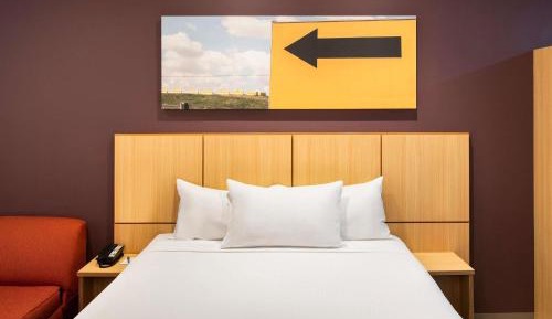 Standard Queen Room - Accessible