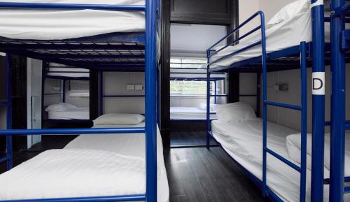Bed in 10-Bed Dormitory Room with Bathroom