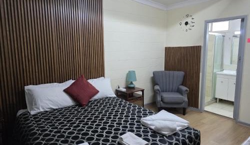 Deluxe Double Room (2 Adults + 1 Child)