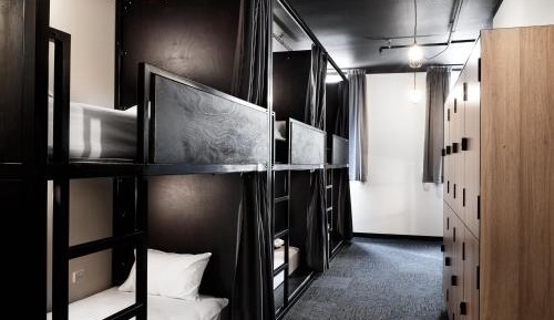 Single Bed in Mixed Dormitory Room with Shared Bathroom 