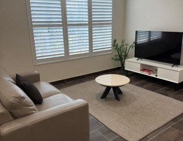 One-Bedroom Apartment with Park View