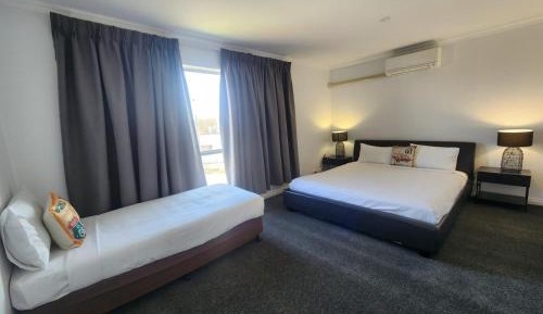 Deluxe King Suite