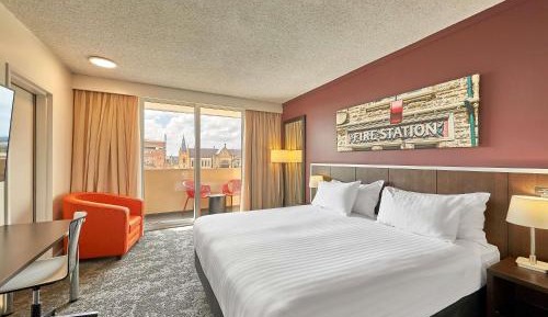 Deluxe Queen Room with Balcony