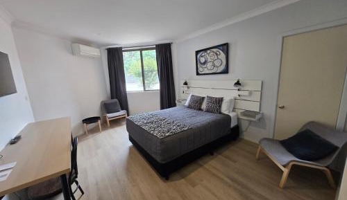 Standard Queen Room
