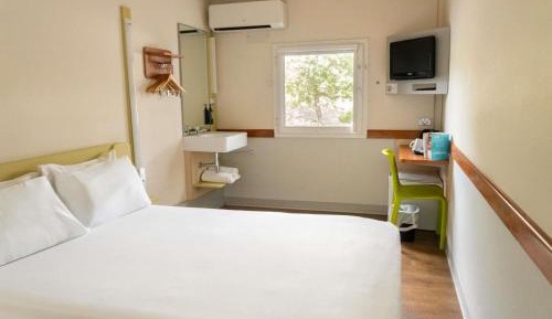 Standard Queen Room