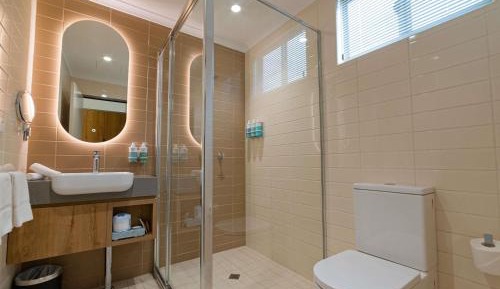 One-Bedroom Executive Suite 
