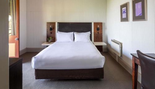 Heritage Harbor Side Room