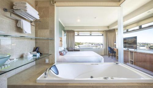 Deluxe King Room with Spa Bath