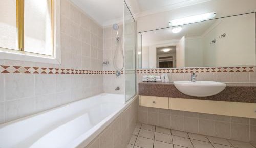 Two-Bedroom Deluxe Apartment with Ocean View