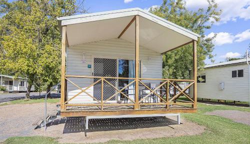 Deluxe Cabin – Sleeps 6 – Lifestyle