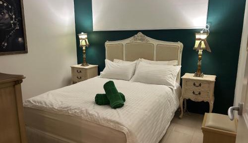 Standard Queen Room