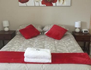 Queen Suite with Spa Bath