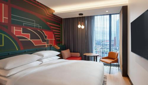 Queen Room with City View
