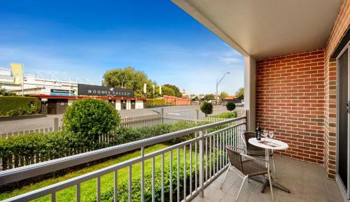 One-Bedroom Apartment with Balcony