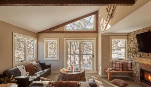 Lodge Chalet (Sleeps 4)