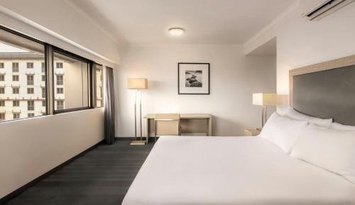 Standard Queen Room with City View