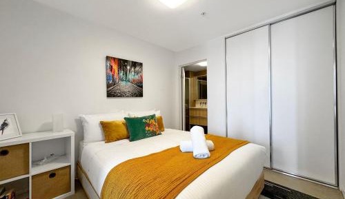 Two-Bedroom Apartment with Balcony and Sea View