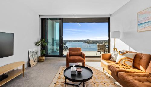 Two-Bedroom Apartment with Lake View