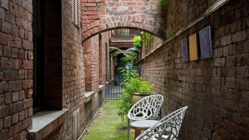 2 Bedroom Courtyard Apartment