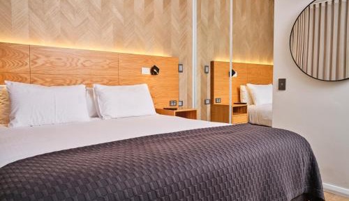 Deluxe King or Twin Room with Terrace