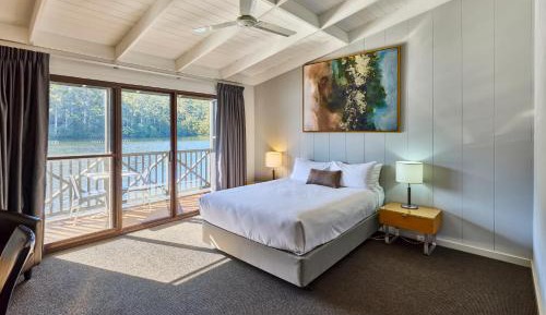 Queen Studio with Lake View