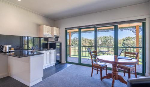 Banksia Suites