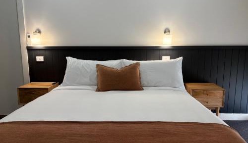 Deluxe King Suite