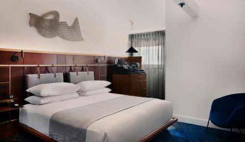 Heritage King Room