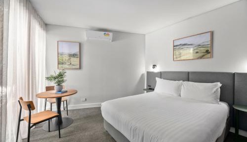 Standard Queen Room - Free Wifi and Parking