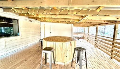 Riverside Cabin with Kitchenette and Private Bathroom